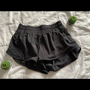 Lululemon Hotty Hot Shorts II 2.5